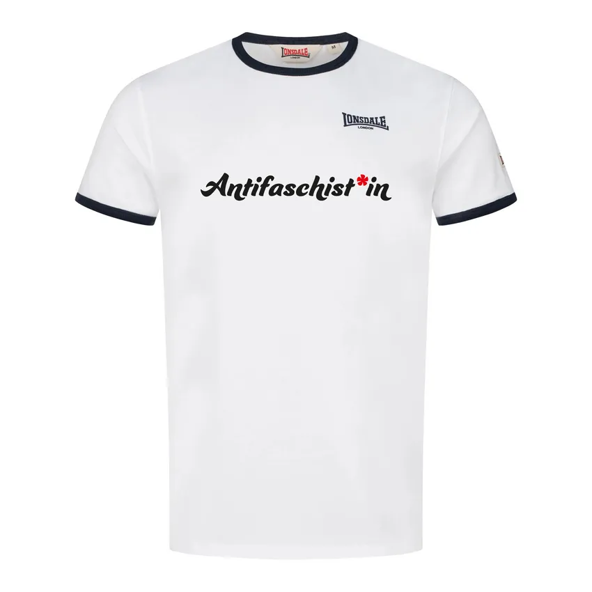 Hier ist das weiße Shirt von Lonsdale abgebildet, mit der Aufschrift: