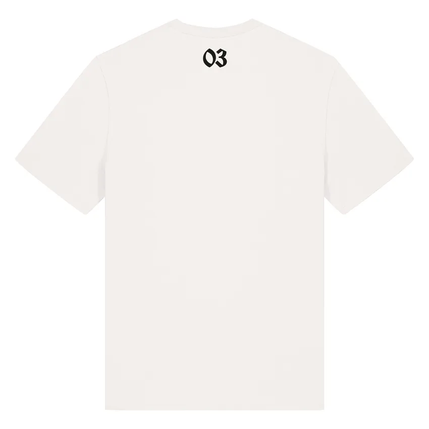 Hier ist das weiße Shirt von Stanley & Stella abgebildet, mit einer 03 im Nacken. Das Shirt ist von hinten abgebildet.