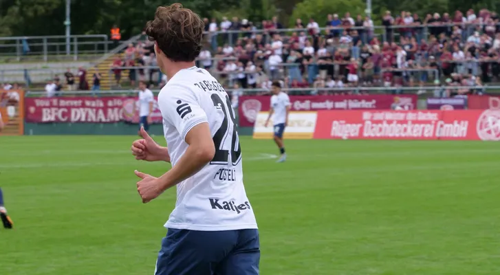 Testkick von U19 und Spielern der Ersten bei Empor Berlin