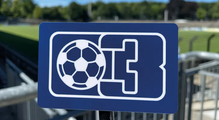 Attraktiver Fußball im KarLi - Dauerkarte nicht vergessen!
