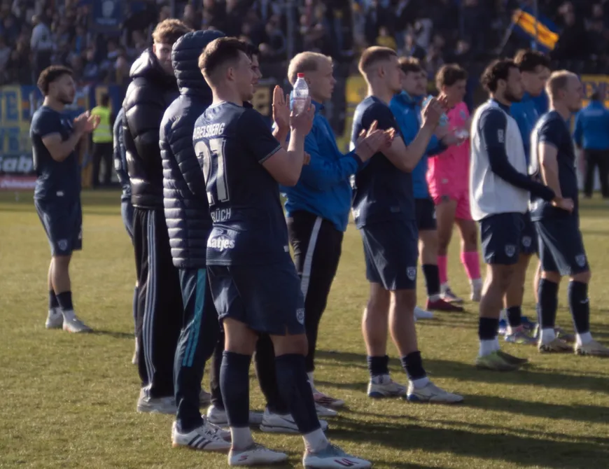 Knappe Niederlage gegen den Spitzenreiter