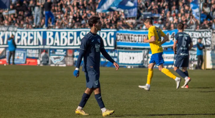 Duell unter heimischem Flutlicht gegen Chemie Leipzig