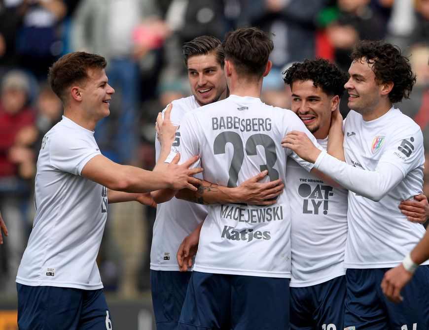 Freitagabendspiel in Halle